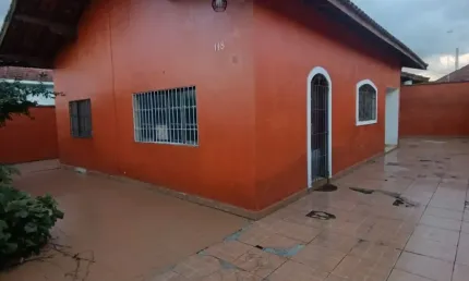 Casa isolada para locação com 03 dormitórios no jardim real próximo a praia