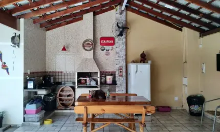 Casa - Sobrado - Villa Branca - 4 Dormitórios com 1 suite - 175m².
