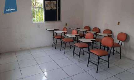 Sala Comercial em Ponto Estratégico: Perfeita para Loja, Escritório ou Sala de Aula