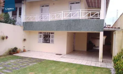 Casa com 4 dormitórios à venda, 236 m² por R$ 750.000,00 - Cidade dos Funcionários - Fortaleza/CE