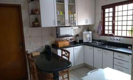 CASA Á VENDA NO VILA ALBERTINA - RIBEIRÃO PRETO com 3 quartos sendo 1 suíte por R$ 495.000,00