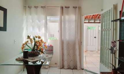 CASA Á VENDA NA VILA POMPEIA RIBEIRÃO PRETO, 250m² com 3 quartos send 1 suíte por R$ 350.000,00