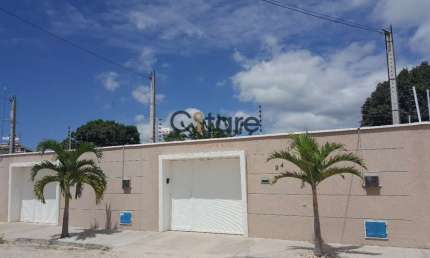 Casa com 3 quartos à venda na Rua Hungria, 30, Timbu, Eusébio por R$ 299.000