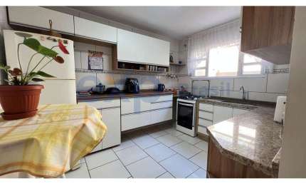 Casa com 3 quartos à venda na Rua Glauber Rocha, 192, Uberaba, Curitiba por R$ 549.900