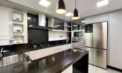 Casa em condomínio fechado com 3 quartos à venda na Rua Simão Brante, 543, Uberaba, Curitiba por R$ 890.000