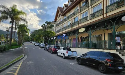 Sala comercial para alugar na Estrada União e Indústria, 9153, Itaipava, Petrópolis por R$ 1.500
