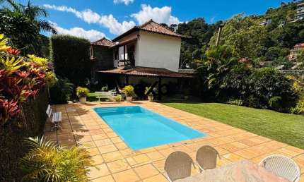 Casa com 4 quartos à venda na Rua São Paulo, 693, Nogueira, Petrópolis por R$ 1.800.000