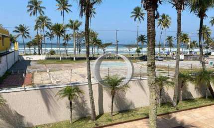 Casa em condomínio fechado a pouco passos da praia da enseada