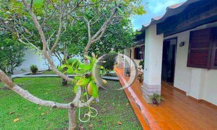 Casa Jardim Virginia, amplo jardim, piscina e churrasqueira