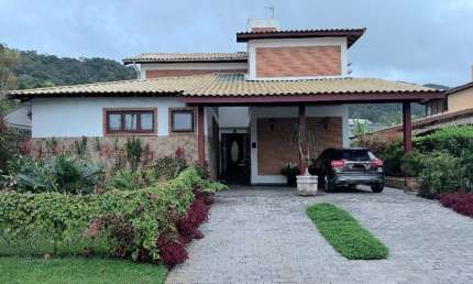 Casa no Granville, 4 Suítes, Piscina e Churrasqueira