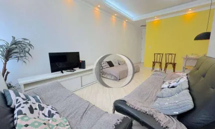 Apartamento na Enseada com 2 quartos, reformado e área de lazer