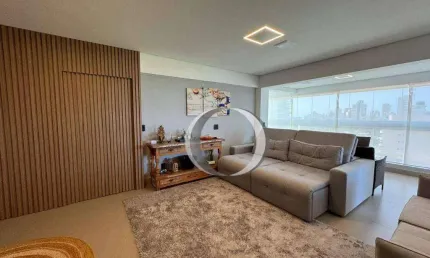 Apartamento alto padrão, totalmente reformado, vista total para o mar, varanda gourmet