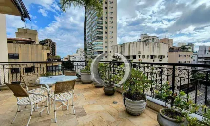 Cobertura duplex Reformada em fino acabamento, poucos metros da praia da Enseada - Guarujá/SP