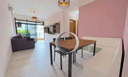 Apartamento a venda na enseada, reformado, 150 metros da praia