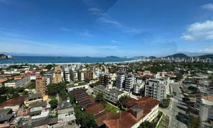 Apartamento totalmente reformado, com linda vista para o mar, 2 vagas de garagem e lazer completo.