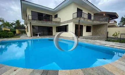 Maravilhosa casa frente mar, com 5 suítes, piscina e churrasqueira na enseada