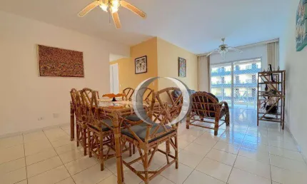 Apartamento a venda na enseada, 2 quartos (sendo 1 suíte), 150 metros da praia