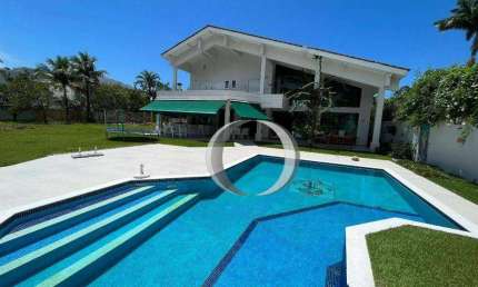 casa em guaruja emm condominio fechado 5 quartos sendo todos suites com area de lazer completo ,frente praça
