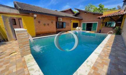 Casa a venda no Jardim Virginia, 4 quartos (sendo 2 suítes), piscina e churrasqueira