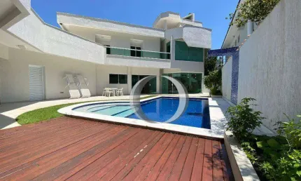 Casa em condomínio fechado com 5 suítes, piscina e area gourmet a poucos metros da praia do Pernambuco