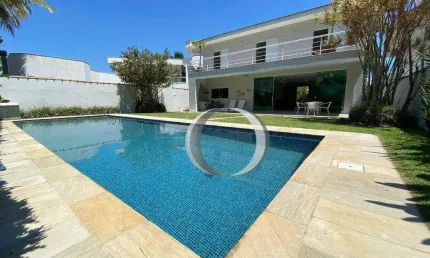 Casa recem reformada com 4 quartos sendo 2 suítes piscina e churrasqueira, na praia do Pernambuco