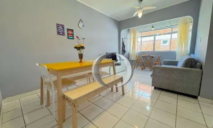 Apartamento a venda na enseada com 2 quartos, próximo da praia e comércio em geral