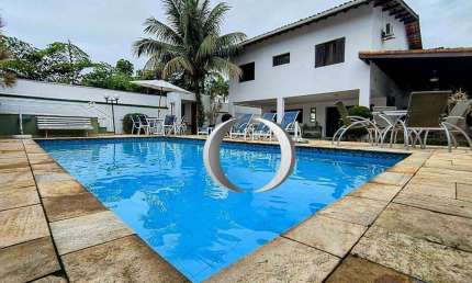 CASA COM 6 SUÍTES À VENDA NO CONDOMÍNIO ACAPULCO - GUARUJÁ / SP