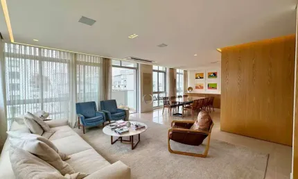 Apartamento reformado, moderno e totalmente automatizado, com varanda no Jardim América