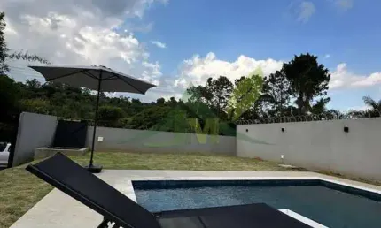 Linda casa à Venda em Atibaia com Vista para Pedra Grande