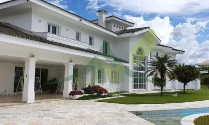Mansão à Venda na Beira da Represa de Piracaia – Exclusividade e Sofisticaç