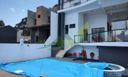 Bela Casa de Alto Padrão em Condomínio no Bairro do Portão em Atibaia