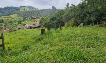 Oportunidade: Sítio de 16 alqueires com vista deslumbrante em Piracaia