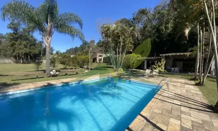 Exclusivo Sítio à Venda rua principal do Bairro do Portão