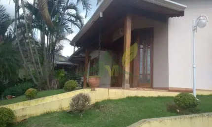 Encante-se: Residência Espetacular no Condomínio Flamboyant Atibaia