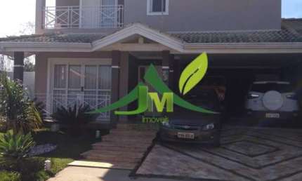 Residência Exclusiva em Condomínio Fechado - Viva o Conforto e a Elegância