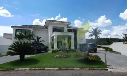 Mansão de Luxo no Condomínio Flamboyant: Exclusividade e Sofisticação em At