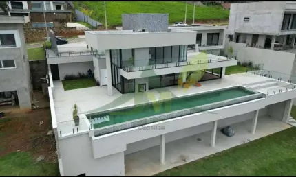 Viva o Luxo à Beira da Represa em Joanópolis com essa Casa à Venda