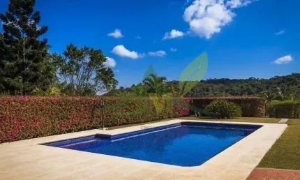 Chácara Exclusiva em Condomínio à Venda em Atibaia: Conforto e Elegância