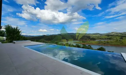 Chácara com Vista Deslumbrante para a Represa em Piracaia-SP