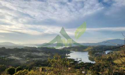 Terreno com Vista Deslumbrante para a Represa em Piracaia-SP 13.000m²