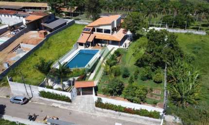 Chácara Recém-Construída com Fino Acabamento em Atibaia