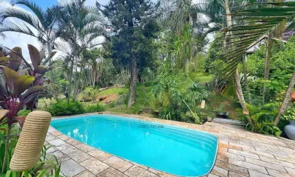 Chácara Exclusiva em Atibaia: 5.000 m² de Natureza, Piscina e Área Gourmet