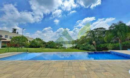Chácara Exclusiva à Beira da Represa em Atibaia – 6.300 m² de Puro Encanto