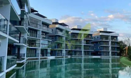 Cobertura Duplex com localização e vista exclusiva no Cond. Vila dos Lagos