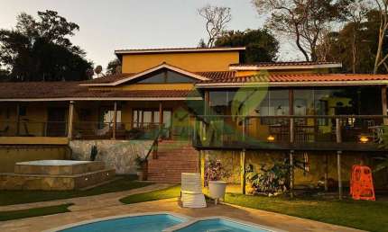 Casa de Alto Padrão à Venda em Condomínio Fechado em Piracaia, SP