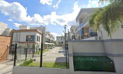 Sobrado à venda em Curitiba, Uberaba, com 3 quartos, 129m²
