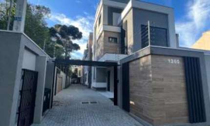 Sobrado com 4 quartos, 174m², à venda em Curitiba, Portão