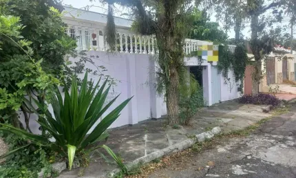 Casa com 5 quartos à venda na Rua Alexandre Dalcuch, 132, Bacacheri, Curitiba