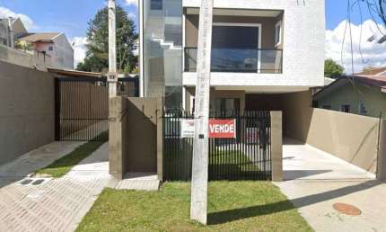 Sobrado à venda em Curitiba, Xaxim, com 3 quartos, 130m²