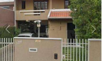 Sobrado à venda em Curitiba, Orleans, com 4 quartos, 250m²